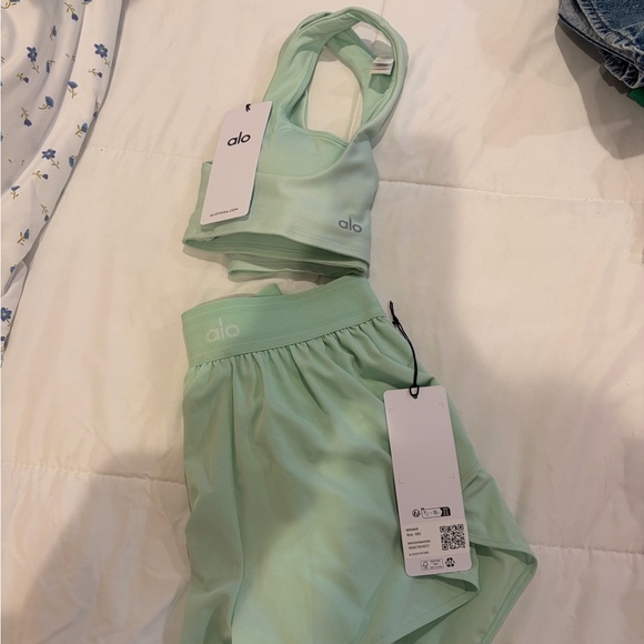 ALO Yoga Spearmint set - Picture 2 of 3